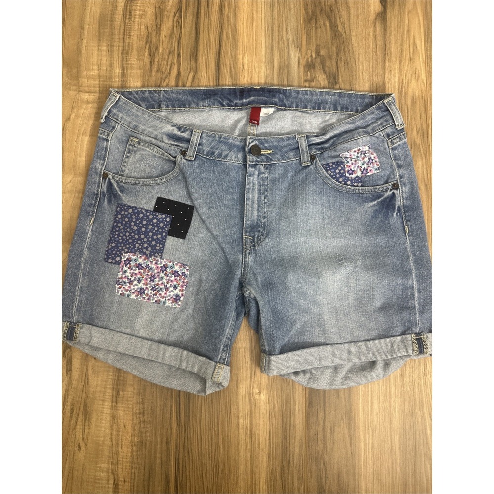 Divided By H&M Women's Shorts Size 12 Light‎ Wash Blue With Patches